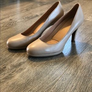 Neutral comfortable Pumps